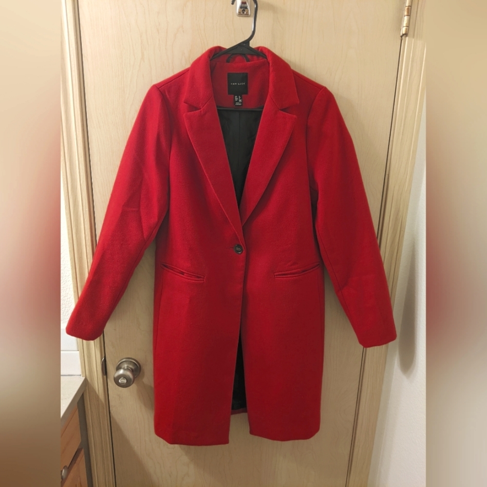 Red single-breasted long overcoat